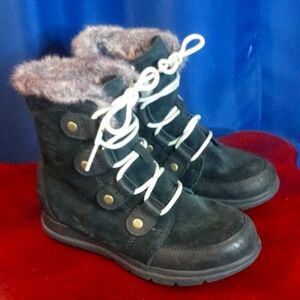 WOMAN'S BLACK SOREL EXPLORER JOAN BOOTS